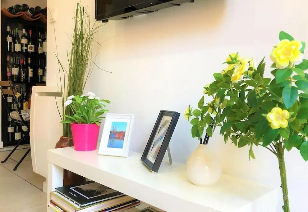 Barcelona Beach Apartment 산트 아드리아 데 베소스 0*,  스페인
