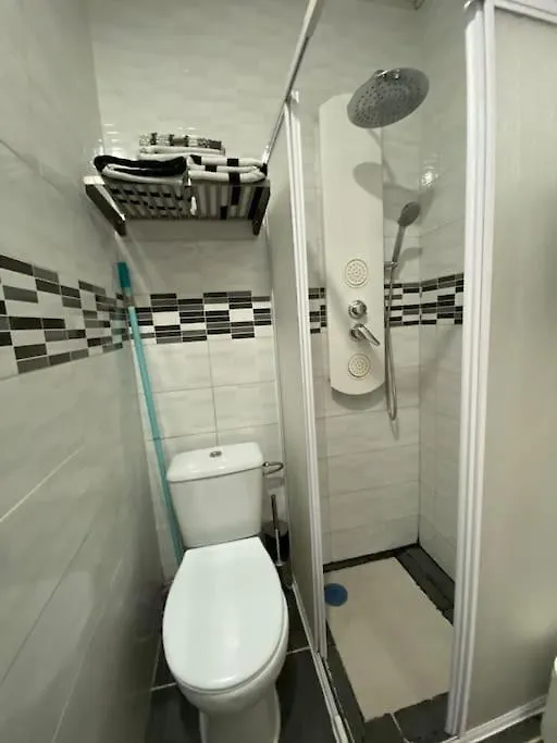 Barcelona Beach Apartment 산트 아드리아 데 베소스 0*,  스페인